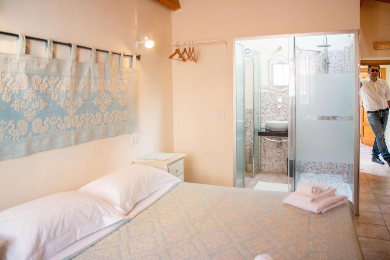 La Vecchia Torre Hotel Bosa Buitenkant foto